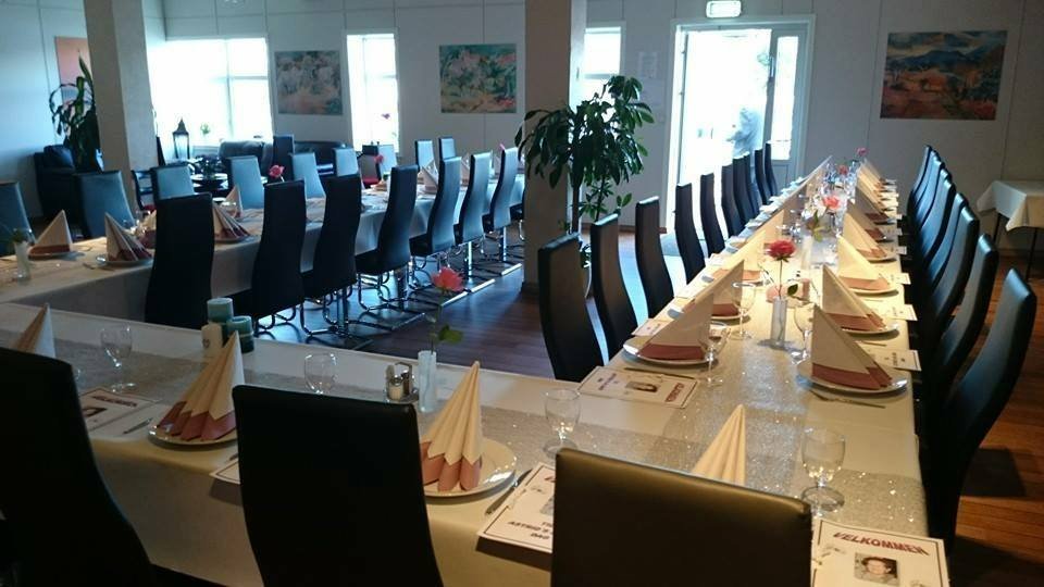 Dekket selskap hos Cafe Seilet